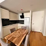 G Tower At Divan Near To Mimar Sinan Metro Station * 伊斯坦布尔